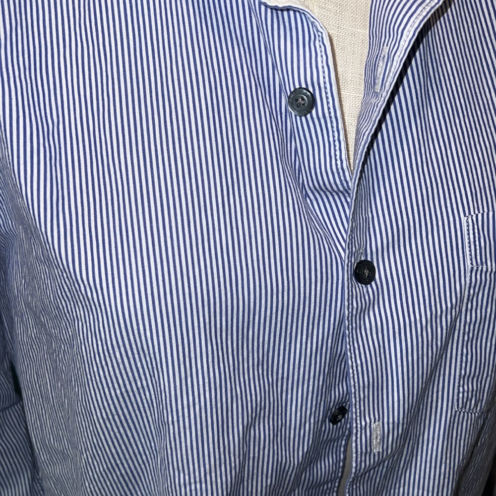 Mens American Eagle slim fit‎ button up.  Size medium - Picture 2 of 4